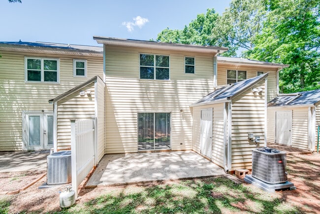 Building Photo - 4084 Hidden Hollow Dr