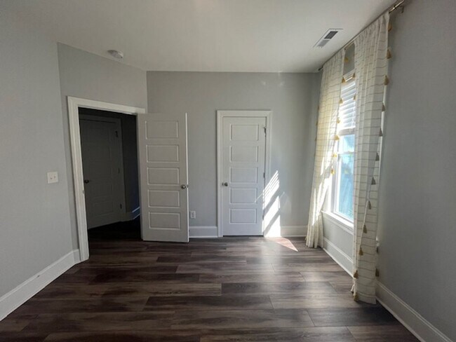 Building Photo - Experience Elegance and Privacy