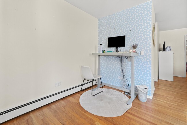 Building Photo - 515 W Wrightwood Ave