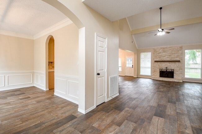 Building Photo - 241 Blue Hill Dr