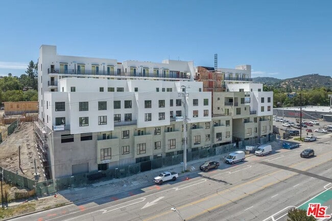 Building Photo - 23036 Ventura Blvd