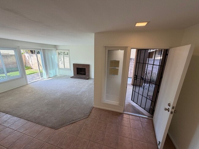 Building Photo - 800-806 S Park Hyde St