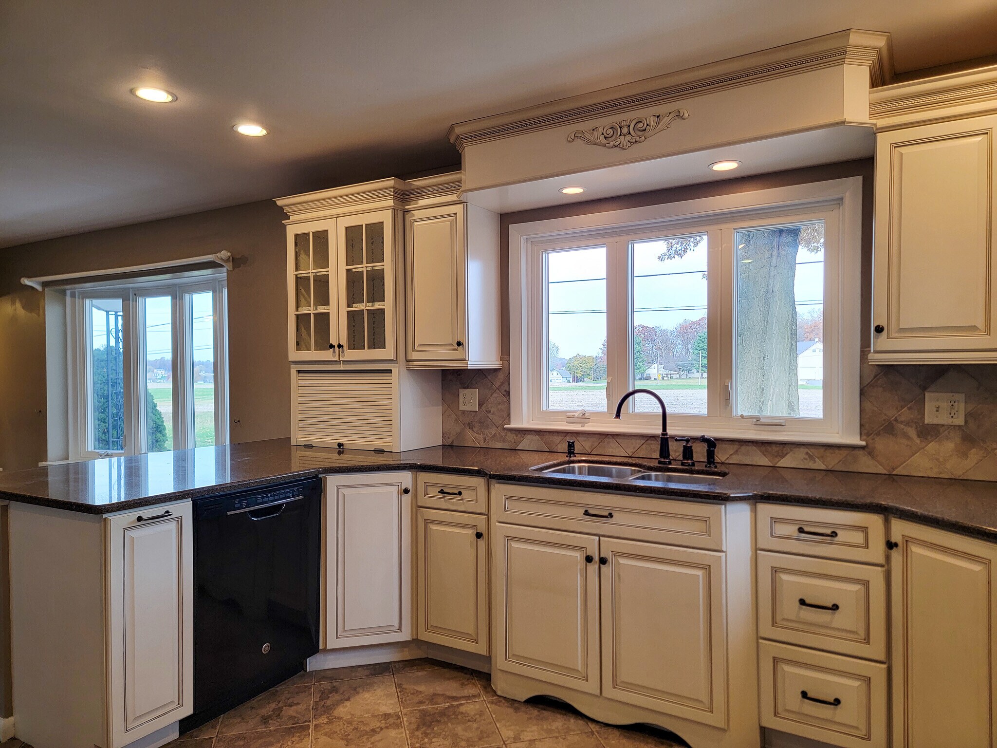 Building Photo - 502 W Newport Rd