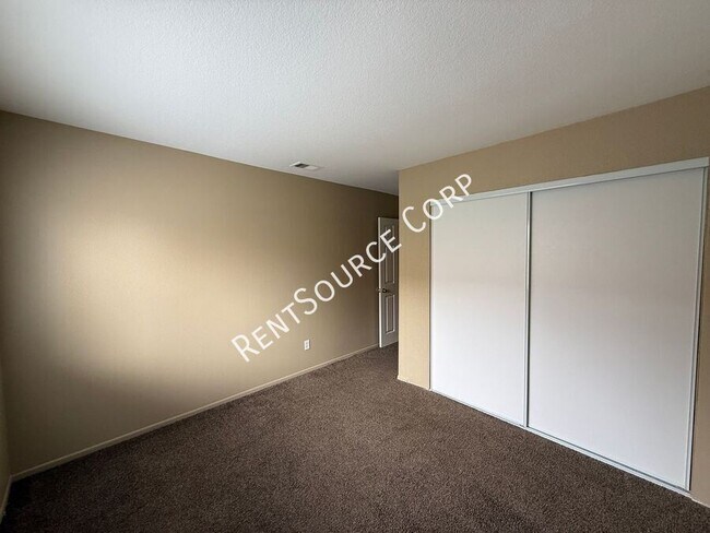 Building Photo - 2832 W Pillsbury St