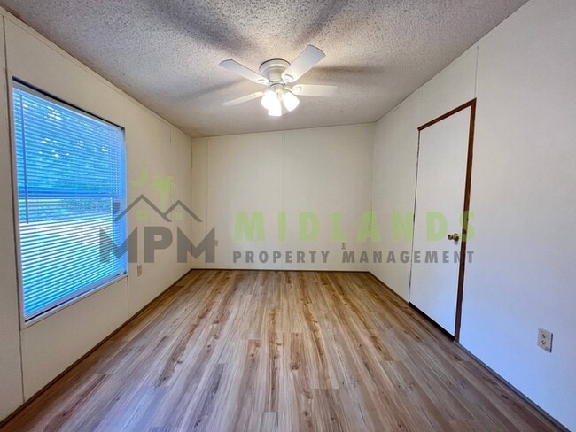 Building Photo - 373 McLee Rd