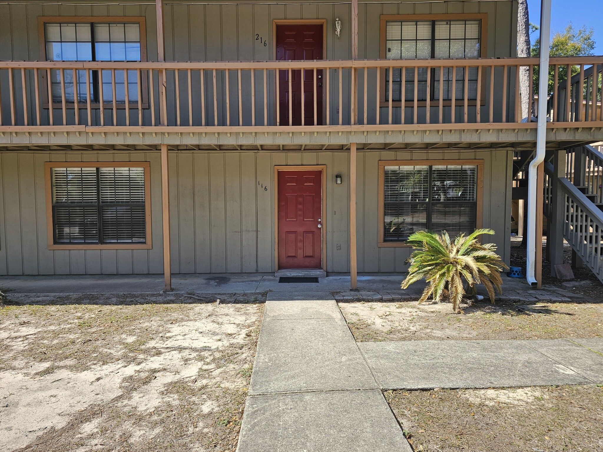 exterior - front entry - 2811 Langley Ave