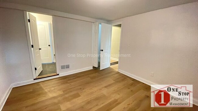 Building Photo - MOVE IN READY NOW!! - 3 Bedroom 2 1/2 Bath...