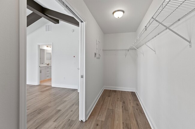Building Photo - 5643 Fletcher Oaks Dr