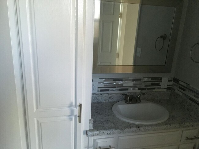 Building Photo - South Redding 2-Story Home, located in cul-de-sac