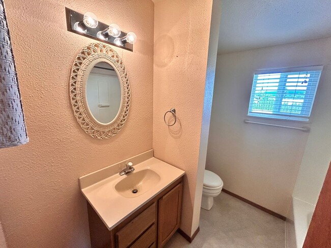 Building Photo - Delightful 4 Bed, 2 Bath Home in Spokane V...