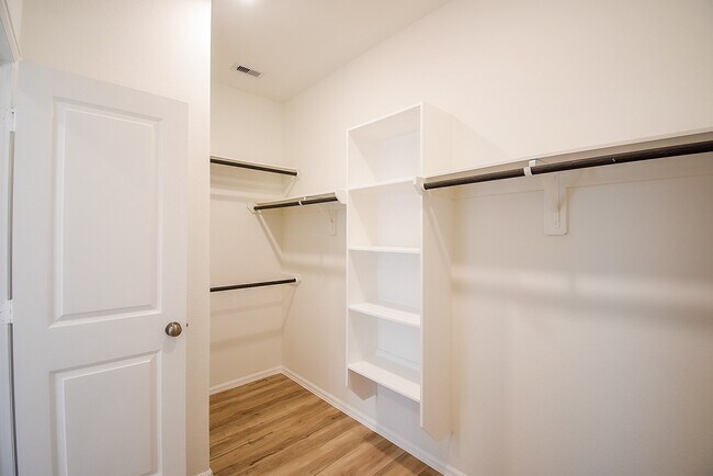 Building Photo - 3716 Vail Spgs Dr