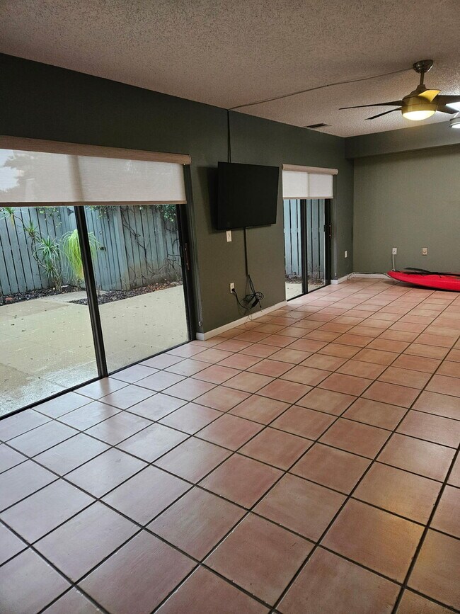 Building Photo - 1700 Embassy Dr