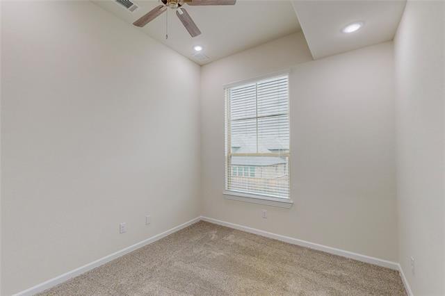 Building Photo - 16062 Doe Lk Dr