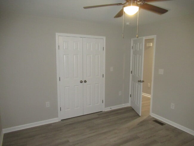 Building Photo - Newly Renovated Brick Duplexes in Lincolnt...