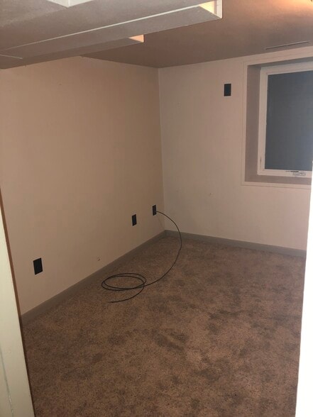 Bedroom - 122 2nd Ave SW