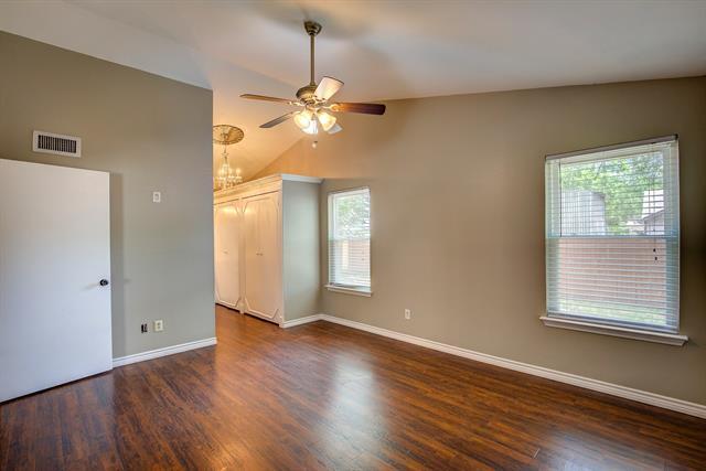 Building Photo - 5519 Bainbridge Dr
