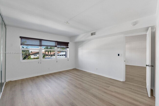 Building Photo - 3111 NE 51st St