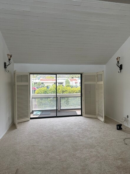 Mountain views and well lit all day - 255 E Avenida Granada