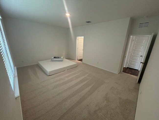 Building Photo - 148 Acorn Cir