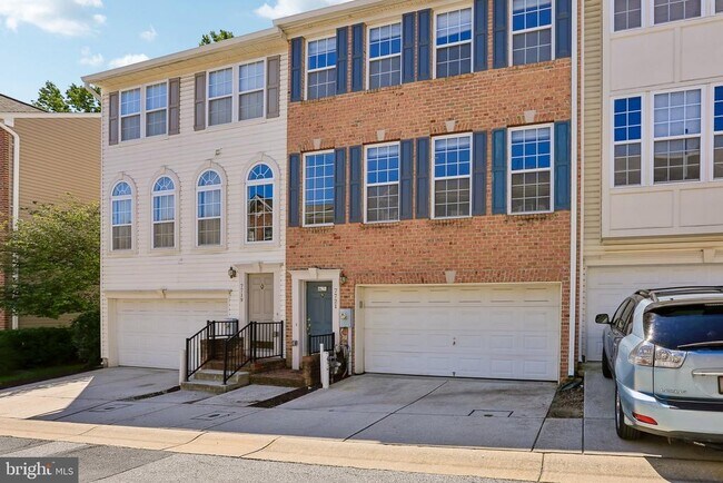 Building Photo - 7721 Valley Oak Dr