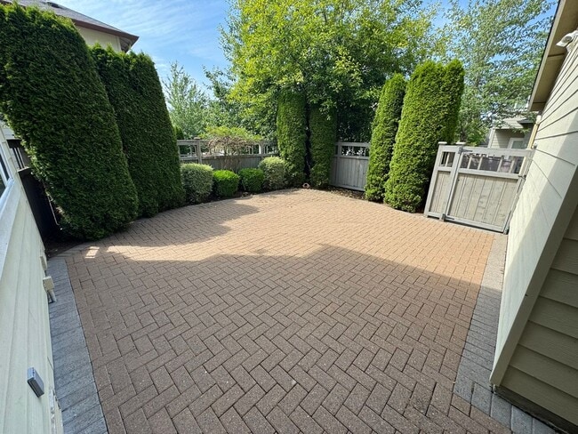 Building Photo - 3bd/2.5ba Renton Home