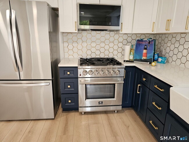 Building Photo - 10 Cold Spring St