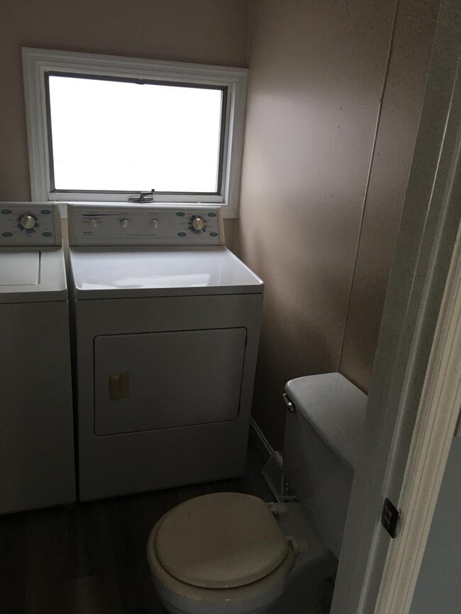 Building Photo - 20 Bowman Rd