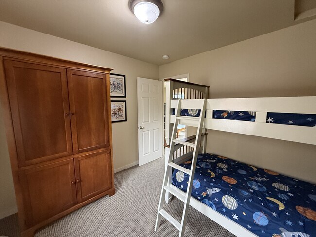 Building Photo - 165 Coral St