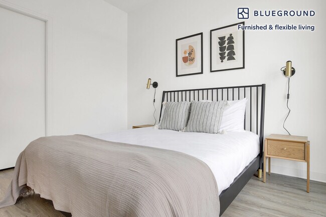 Building Photo - 808 W Van Buren St