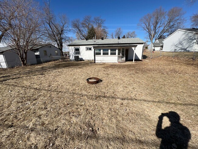 Building Photo - Treynor 2 Bedroom House