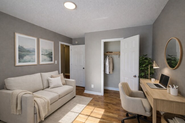 Building Photo - 3 Bed 2 Bath + Bonus Room