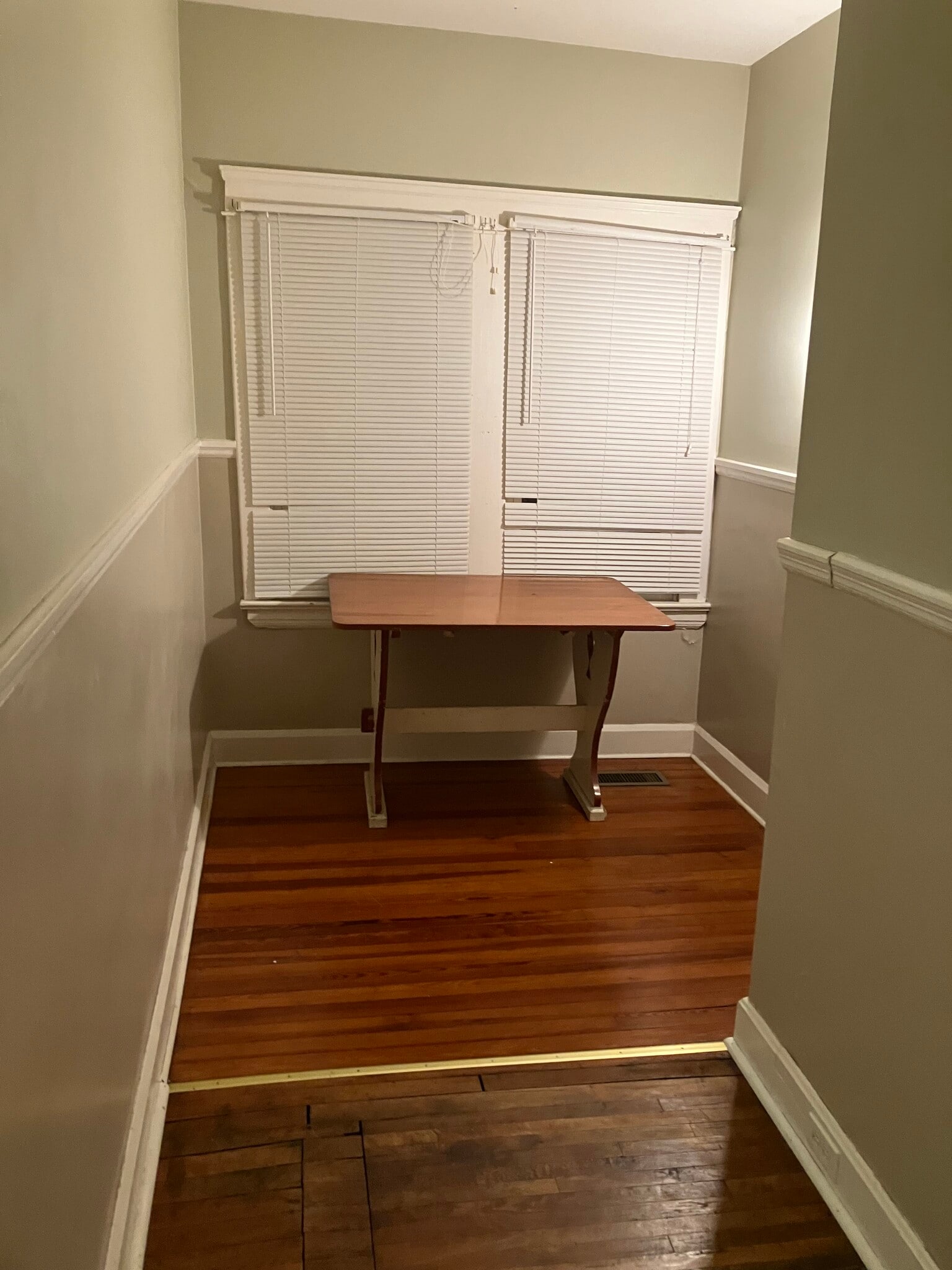 kitchen eat in nook, table and seats included - 1567 Woodward Ave