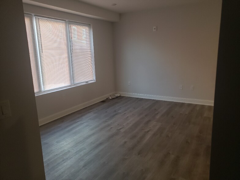 Building Photo - 953 Belmont Ave