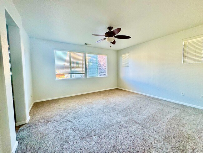 Building Photo - 4141 Aragon Way