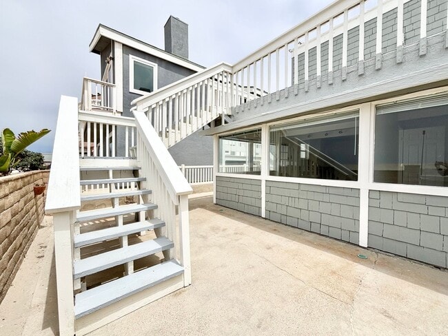 Building Photo - 4027-4029 Ocean Dr