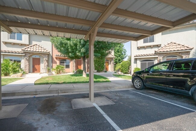Building Photo - Upgraded 3 Bedroom Townhome in Desirable Southgate Community