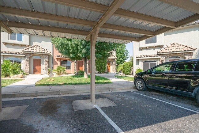 Building Photo - Upgraded 3 Bedroom Townhome