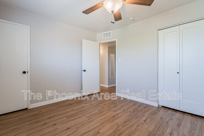 Building Photo - 1102 N 72nd Pl