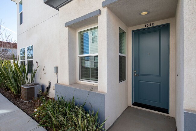 Building Photo - 2 WEEKS FREE!!! 2BR Townhouse in Imperial Beach with Washer/Dryer and Garage!