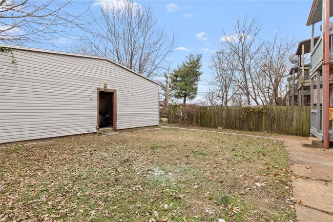 Building Photo - 4234 Dewey Ave