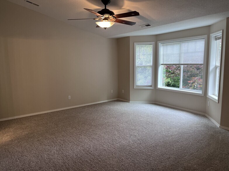 Building Photo - 17611 SE 16th St