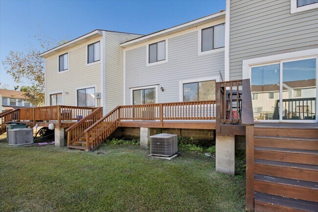 Building Photo - $200 RENT CREDIT | AVAILABLE NOW!