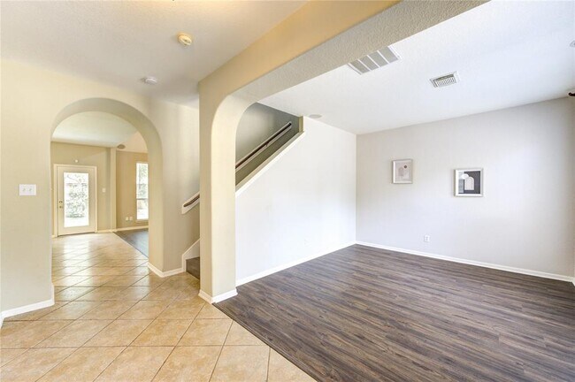 Building Photo - 6114 Breezy Hollow Ln