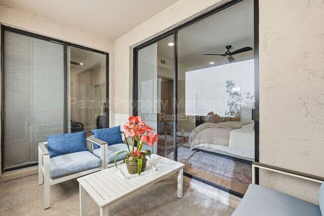 Building Photo - 9708 E Vía Linda