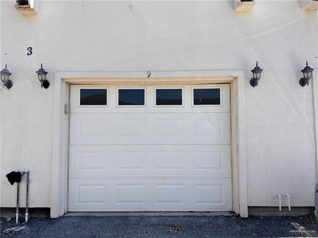 Building Photo - 15 Keeton Ave E