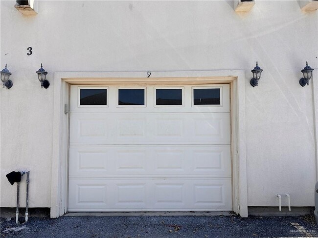 Building Photo - 25 Keeton Ave E