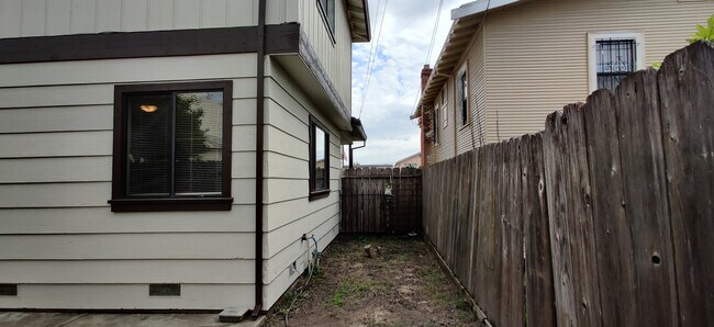 Building Photo - 5362 Bancroft Ave