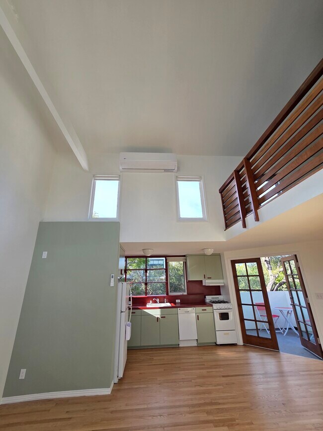 Building Photo - 2417 4th St