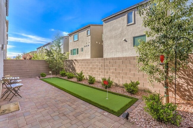 Building Photo - New Modern Gated House w/ Rooftop Deck