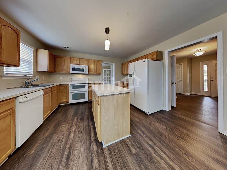 Building Photo - 141 Sawhorse Dr